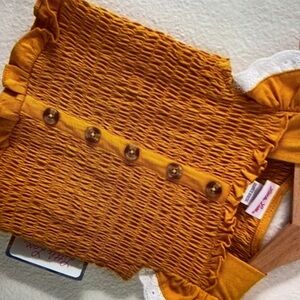 Ruffle sleeveless blouse